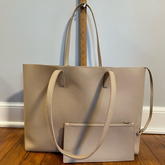 Beautiful Yves Saint Laurent BigBig Leather Tote - Picture 2 of 10